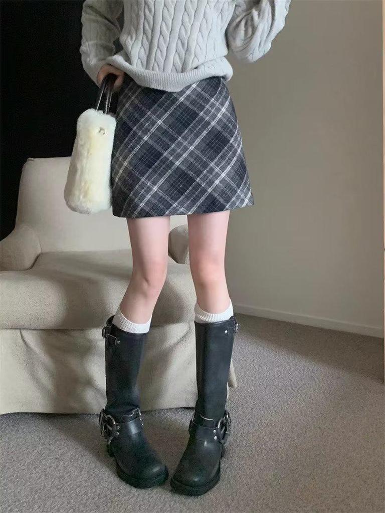 Women's High-Waist Retro Plaid Wool Skirt - A-Line Hip Style for Autumn/Winter 2024