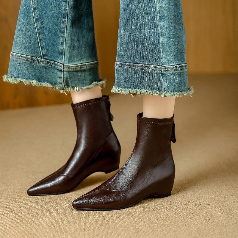 Simple temperament Skinny Maillard Skinny boots Versatile temperament Pointed autumn and winter new soft leather fashion short boots Women 40