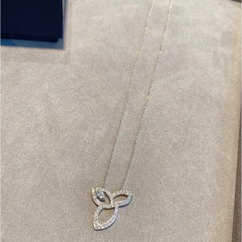Trendy Luxury Geometric Diamond Necklace for Women - Elegant, Stylish, Versatile Collarbone Accessory, Loved by Influencers