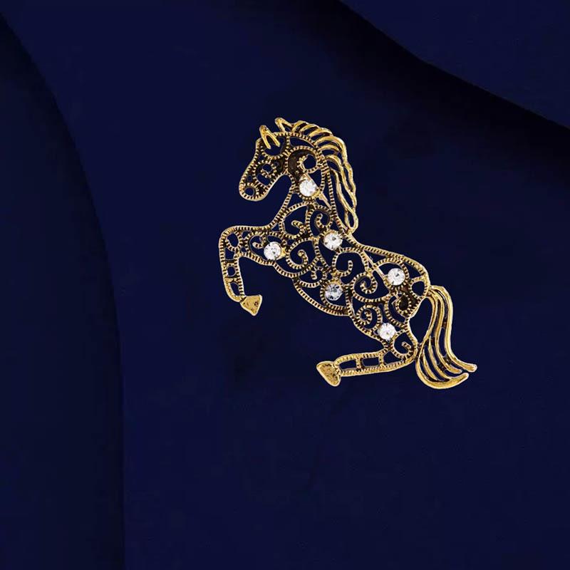 Elegant Zodiac Horse Brooch: High-End Retro Pin for Luxury Fashion Accessories