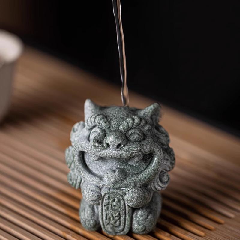 China-Chic Wind Stone Lion, A Pair of Wind Lion Lord Desktop Mascots, Tea Pet Ornaments, Creative Potted Fish Tank Decoration