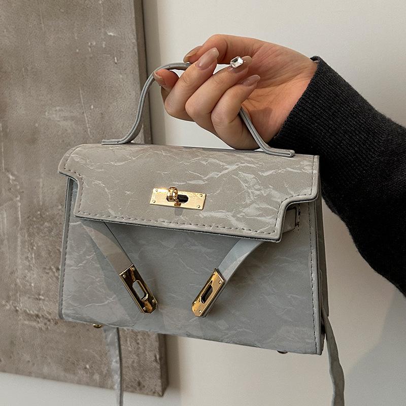 Einfarbige Handtasche mit einfacher Textur, Frühlings- und Sommer-Nischendesign, vielseitige Handtasche, Schultertasche