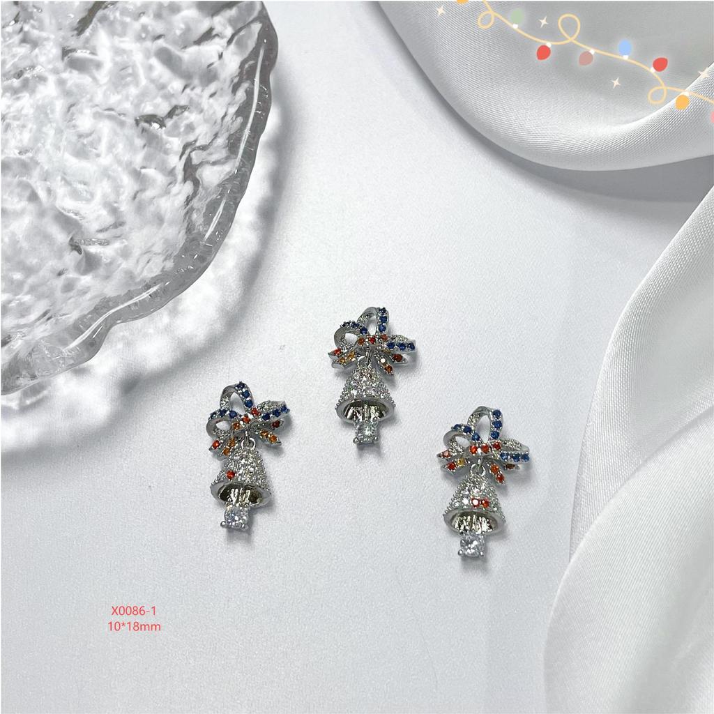 Celebrity-Inspired Christmas Nail Art: Cute Snowflake Bell DIY Zircon Accessories