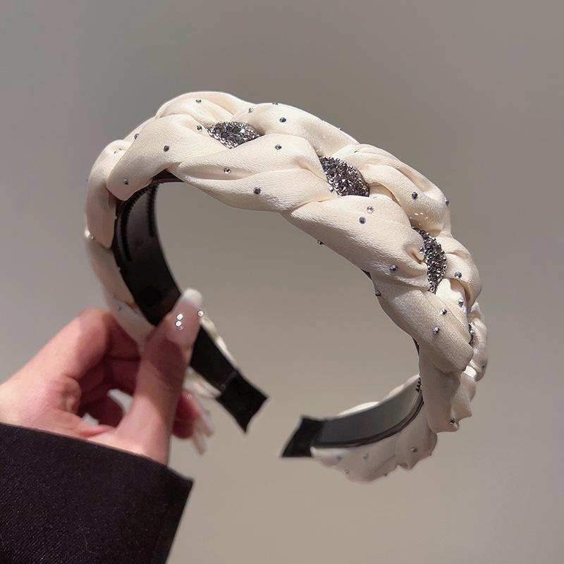 

Повязка на голову Lux Black Rhinestone Twist: Элегантный универсальный аксессуар для волос для женщин — идеально подходит для выхода в свет, макияжа и умывания лица.