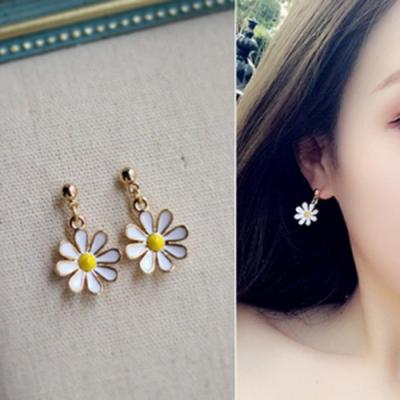 Korea Small Fresh Daisy Flower Short Earrings Cute Fashion Flower Student Earrings Zircon Accessories Birthday Gift Earrings