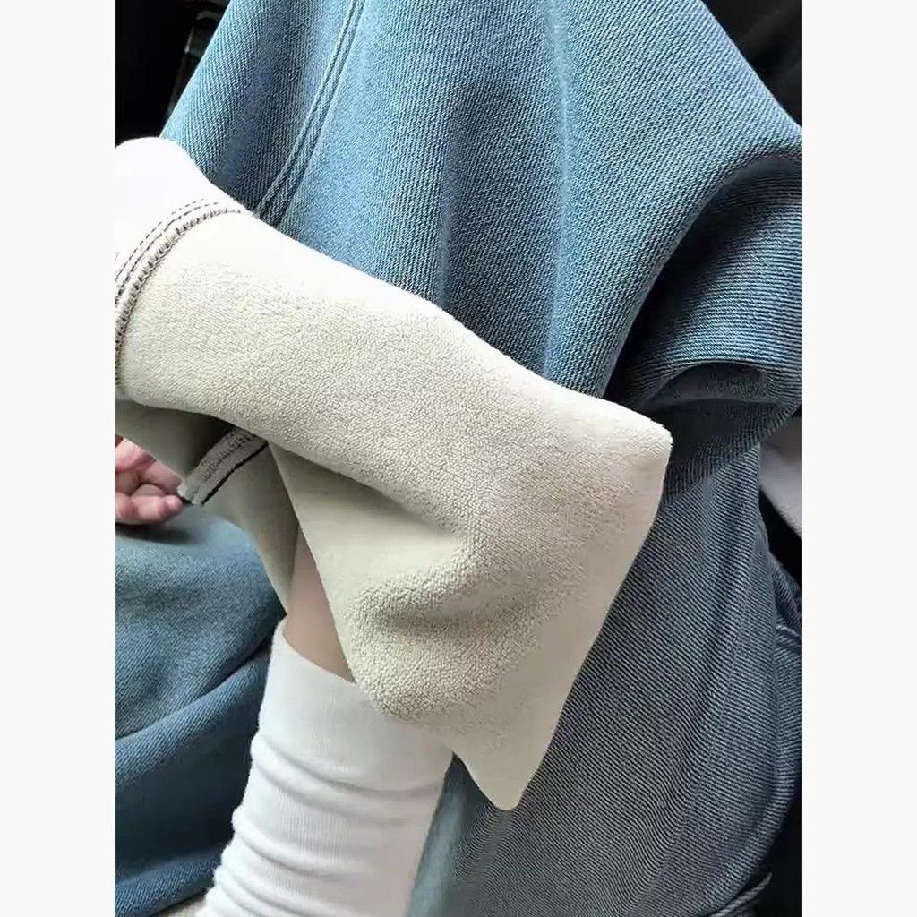 Women's High-Waist Light Blue Denim Wide-Leg Pants with Plus Velvet, Curved Leg, Perfect for Autumn/Winter 2025.