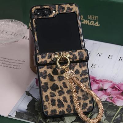 Elegante Capa de Couro com Estampa de Leopardo e Cordão para Samsung Z Flip7 e Flip6