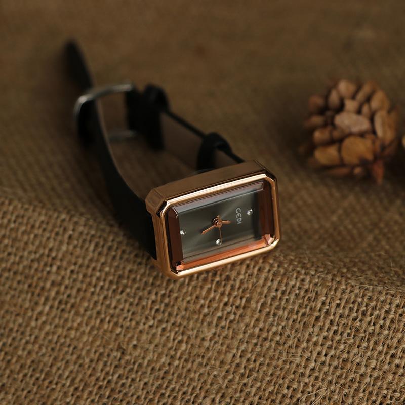 New Square Women'S WatchRetro Artistic Light Luxury HighEnd Leather Strap Suitable For Students Women'S Gifts Watch Accessories.