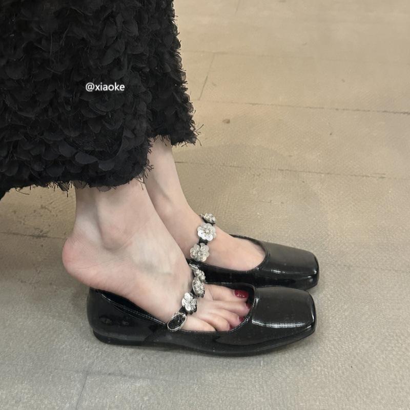 Französische Nische quadratischer Kopf Pailletten Schnalle Mary Jane Schuhe Mädchen 2025 neu silber Feenstil mit Rock Ballerinas