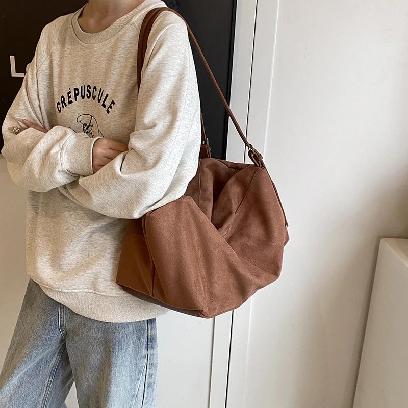 Large capacity monochromatic velvet shoulder bag  zipper  simple fashion bag  soft  popular  versatile bag  high quality