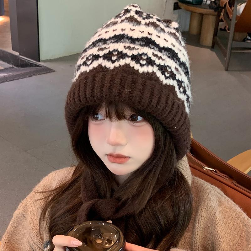 

Жаккардовая шапка-бини женская осенне-зимняя высококлассного стиля, красочная вязаная шапка, утолщенная теплая шерстяная шапка с защитой ушей One Size