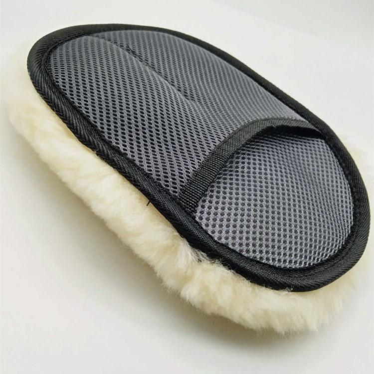 

Plush Wool Car Wash Mitt for Waxing, Polishing, and Cleaning
