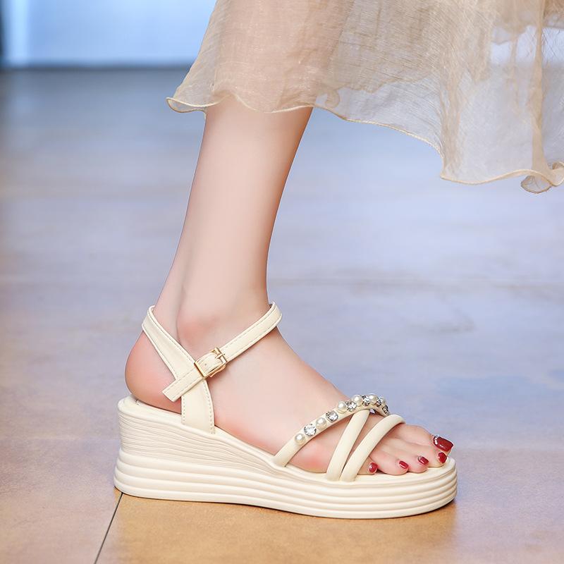 One Word with Roman Sandals Girl 2025 New Summer Trendy with Fairy Style with Skirt Pearl Platform Beach Shoes Girl