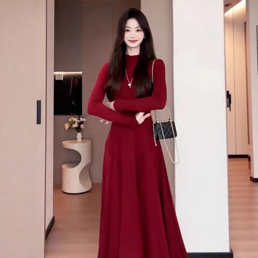 Autumn/Winter 2026 Hepburn-Inspired Slimming Knee-Length Dress