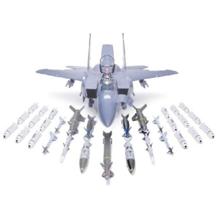Tamiya 1/32 Aircraft Series No.12 F-15E Strike Eagle Bunker Buster Plastic Model 60312 Molded Color