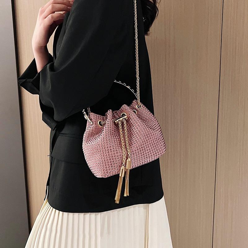 Women's niche temperament messenger bag ersatile diamond chain portable bucket bag ide dinner bag