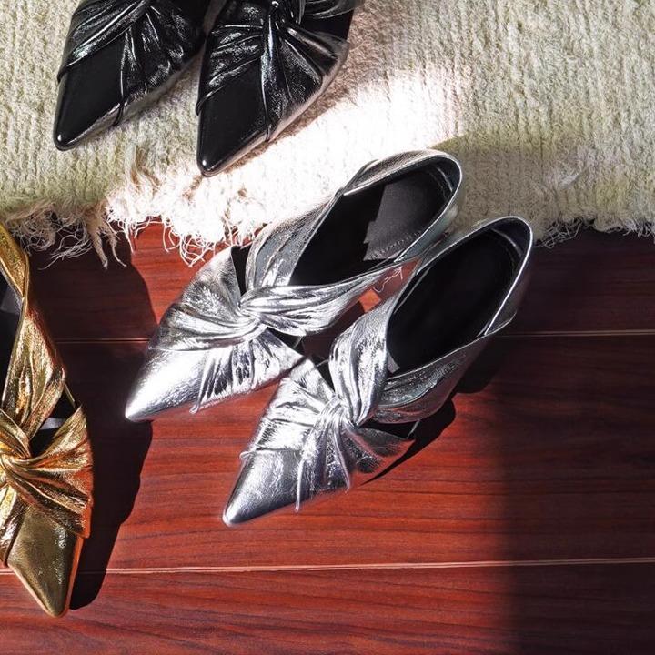 

Версия из овчины~ Новая французская внутренняя прибавка высоты, две одинарные туфли для женщин, туфли-лодочки с плиссировкой на педали с острым носком, с темпераментом, полые, на плоской подошве 40