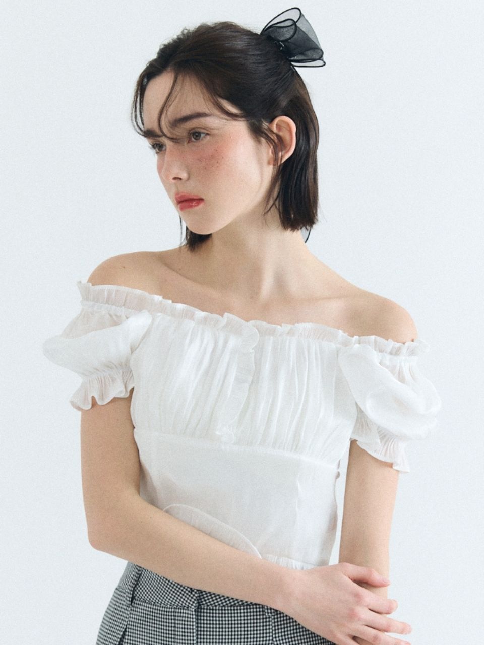 Fabric Seoul Glossy Frill Blouse Ivory/Free