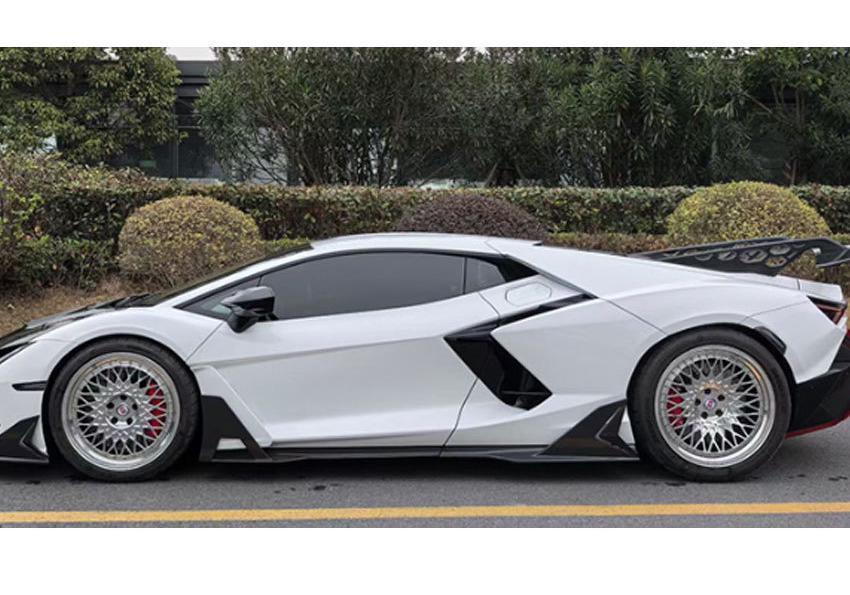 Compatible Lamborghini Revuelto Upgrade: Duke Carbon Fiber Side Skirt Trim & Diffuser Accessories