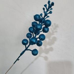 Christmas decorations, gold powder balls, berries, holiday atmosphere, Christmas tree wreath, rattan, gold powder sequin accessories