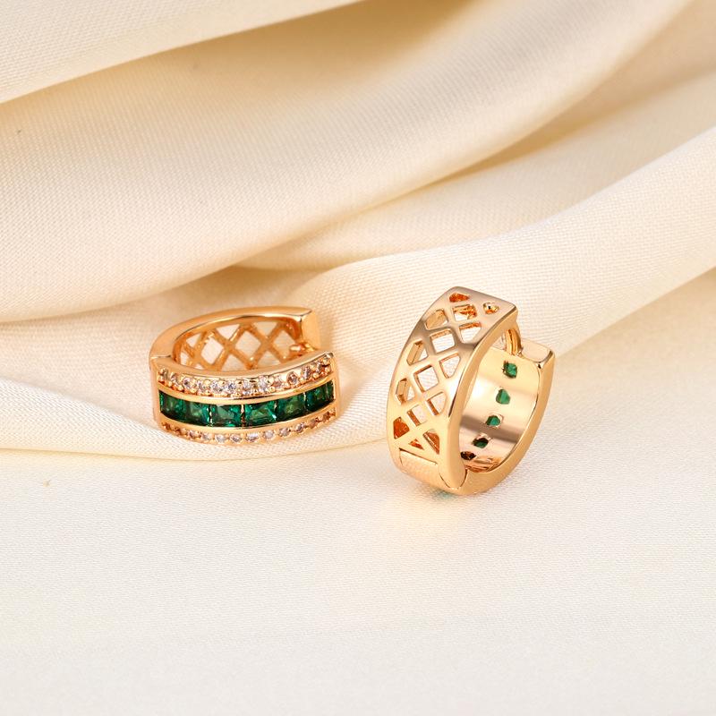 Cercei Seiko pentru femei cu diamante complete, smaralde, stil exagerat: Eleganță la modă cu personalitate.