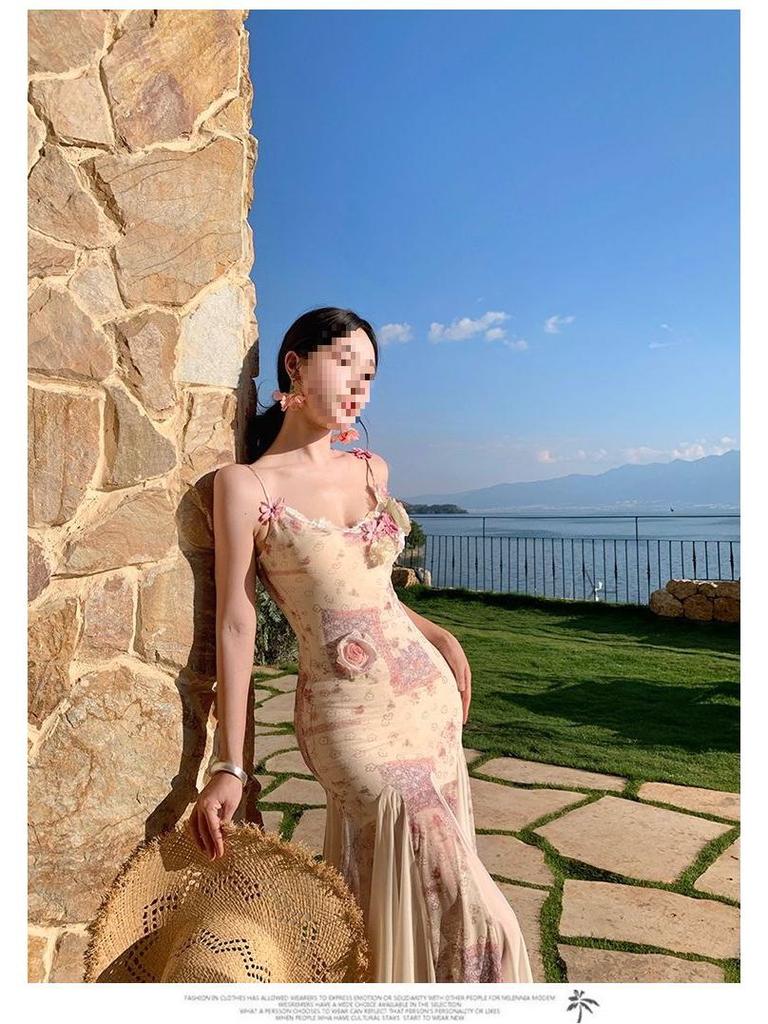 Abito Sirena a Rete Floreale 3D French Chic con Spalline - Vita Sagomata, Stile Estivo, Elegante e Sexy