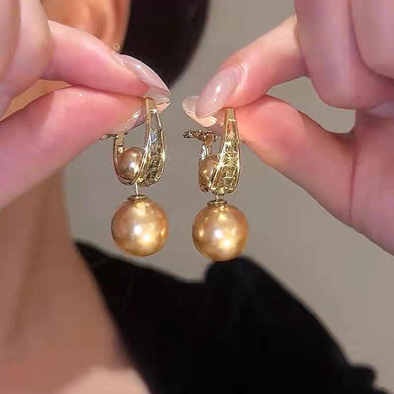 Korean Light Luxury Celebrity Style Simple One Wear Champagne Pearl Earrings Exquisite Niche Design Fashion Earrings