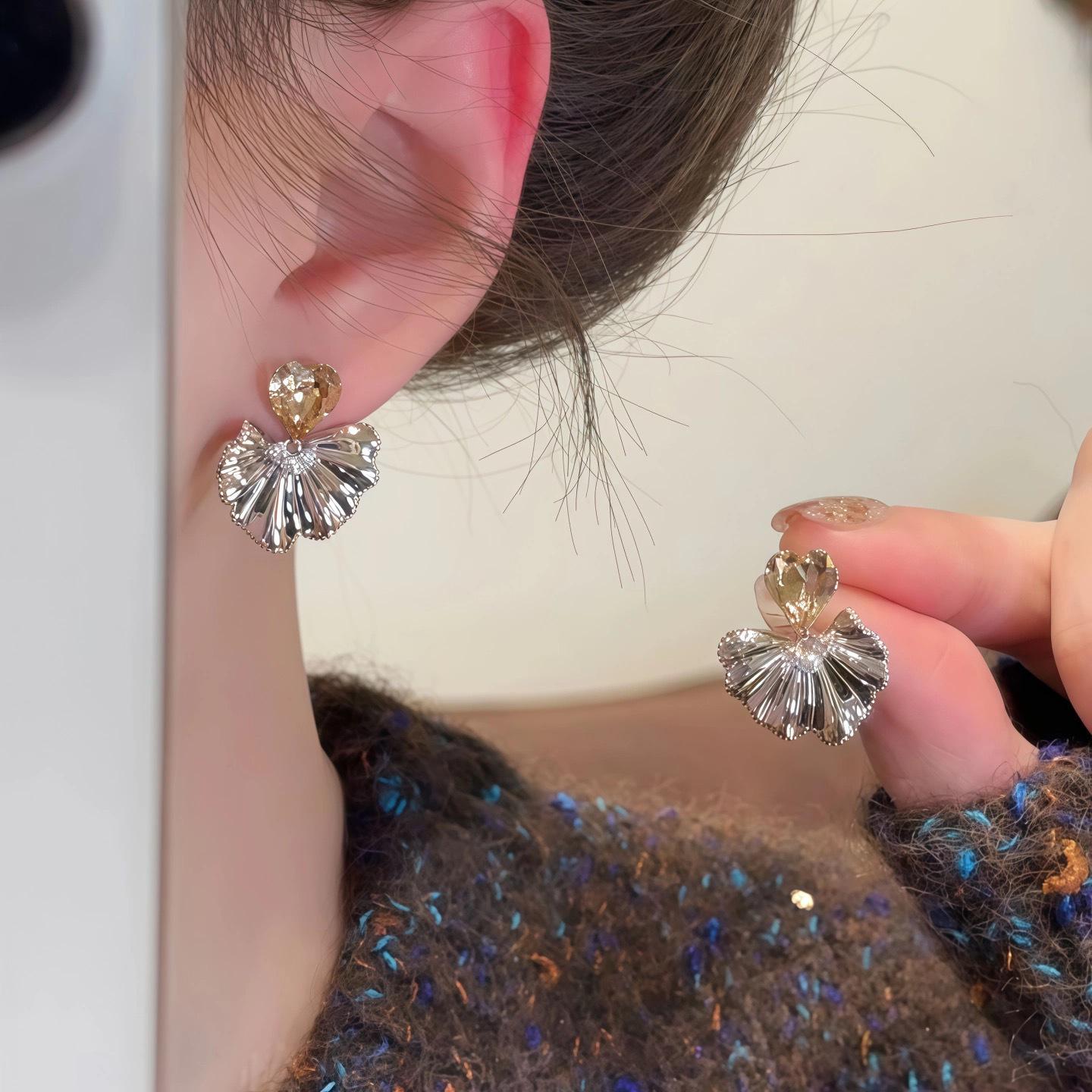 Melaleuca Champagne Ginkgo Leaf Fan-Shaped Stud Earrings: Elegant and Versatile Light Luxury Design