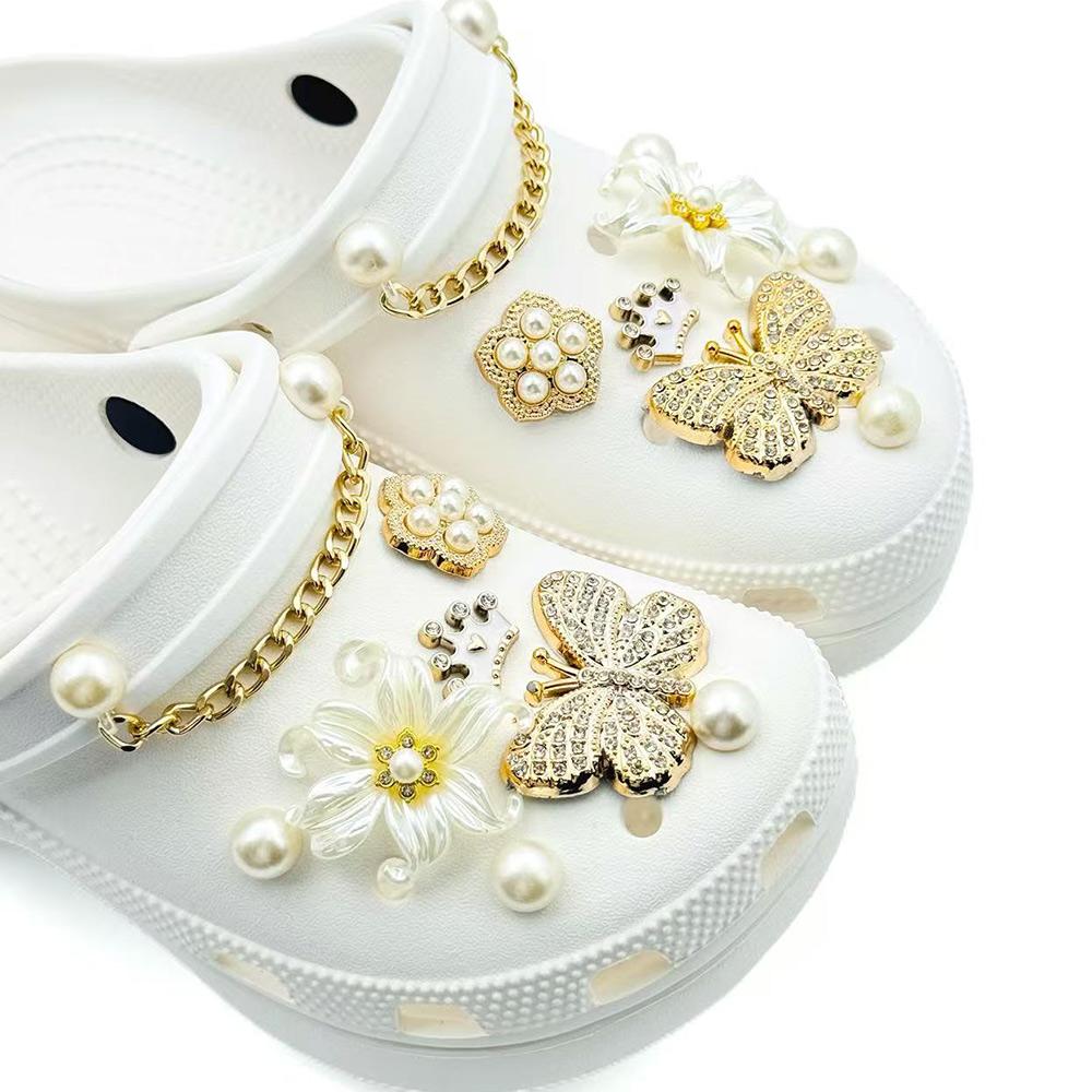 16Pcs Luxury Shoes Charm Set Crown Butterfly Flower Pearl Chain Shoe Decorations Buckle for Sandals Clogs DIY Accessories Gift
