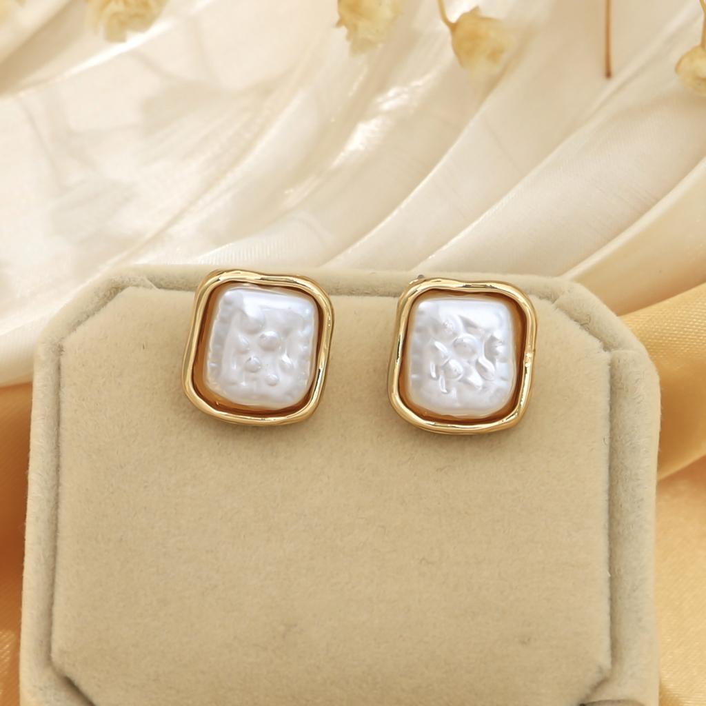 Trendy spesialformet perlesett, retro luksus temperament halskjede, øredobber, ringsett.