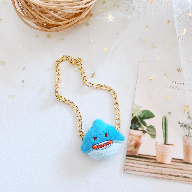 

Бавовняна 20-сантиметрова лялька з одягом - Стиль знаменитості, Звичайне або Товсте тіло, Трикутні очі, Комбінезон кота Chain Bag Shark