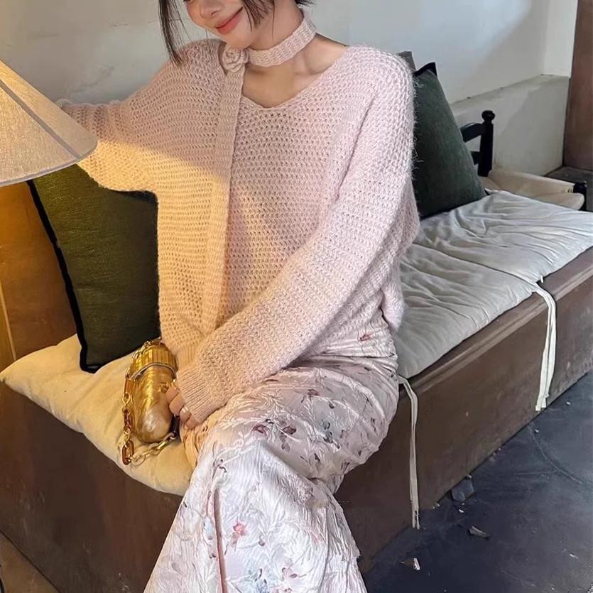 Korean V-neck Knit Sweater with Rose Ribbons, Women's Loose Slimming Fit for Spring/Autumn