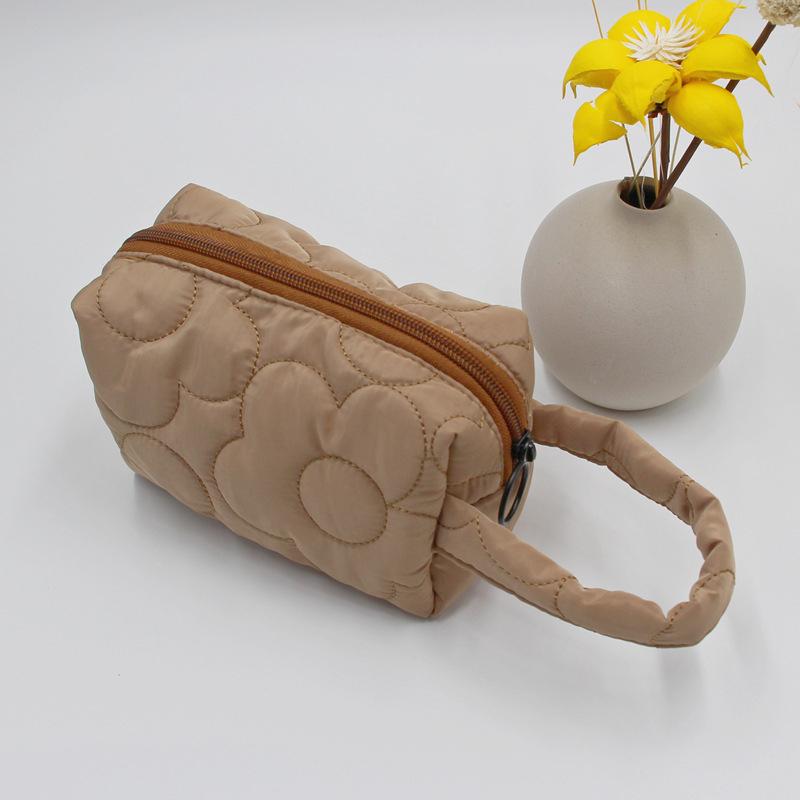 

Candy Colors Cosmetic Bag Soft Flannel Cartoon Pattern Handbag For Women one size коричневий