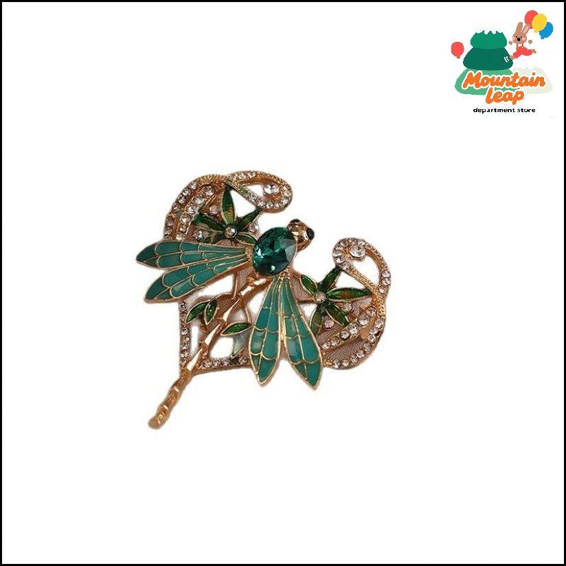 

Metal Butterfly Brooch: A Sophisticated, Understated Luxury Accessory. One Size
