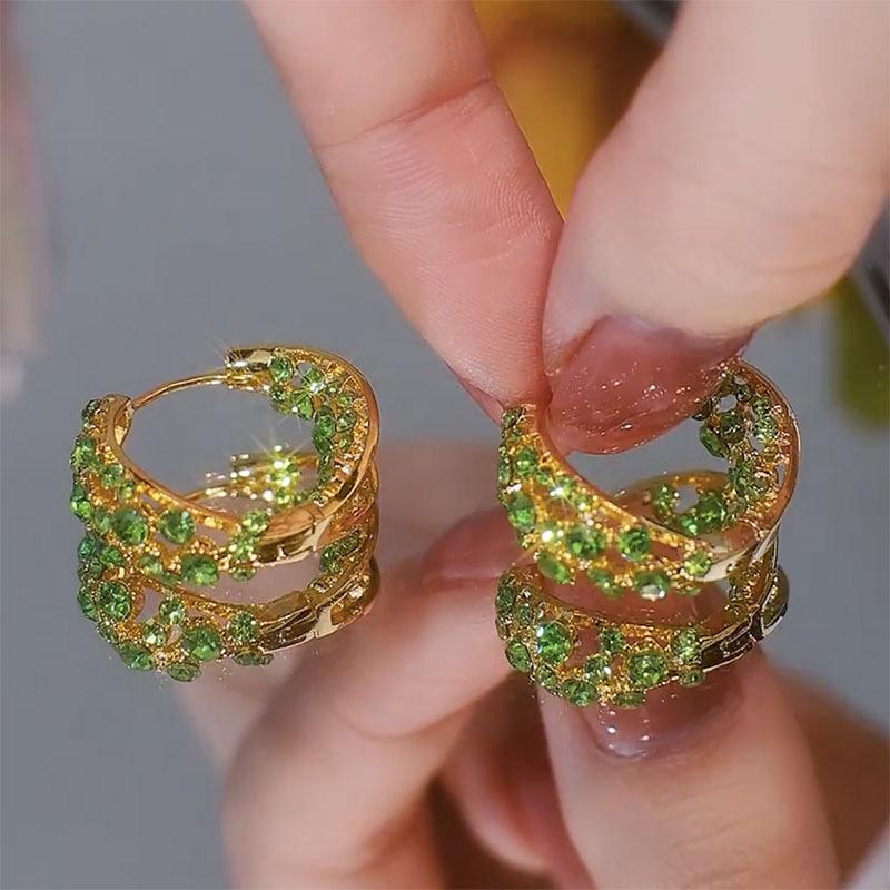 

Роскошные серьги-кольца с фиолетовыми бриллиантами — изысканный нишевый дизайн, суперблестящие и высококачественные.