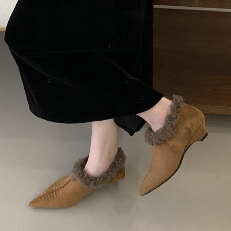 2025 neue Xiaoxiangfeng Retro Samt Warme Einzelne Schuhe für Damen Herbst und Winter Neue Modische Dünne Flauschige Schuhe für Damen