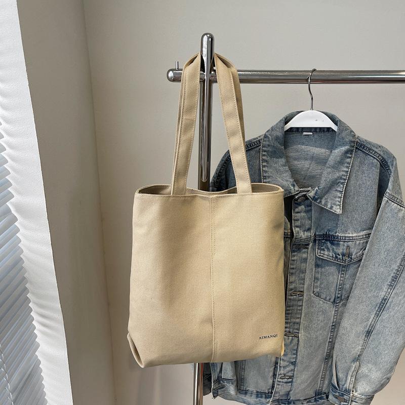 Eine modische und schlichte Umhängetasche aus Stoff mit großem Fassungsvermögen für Pendler-Studenten