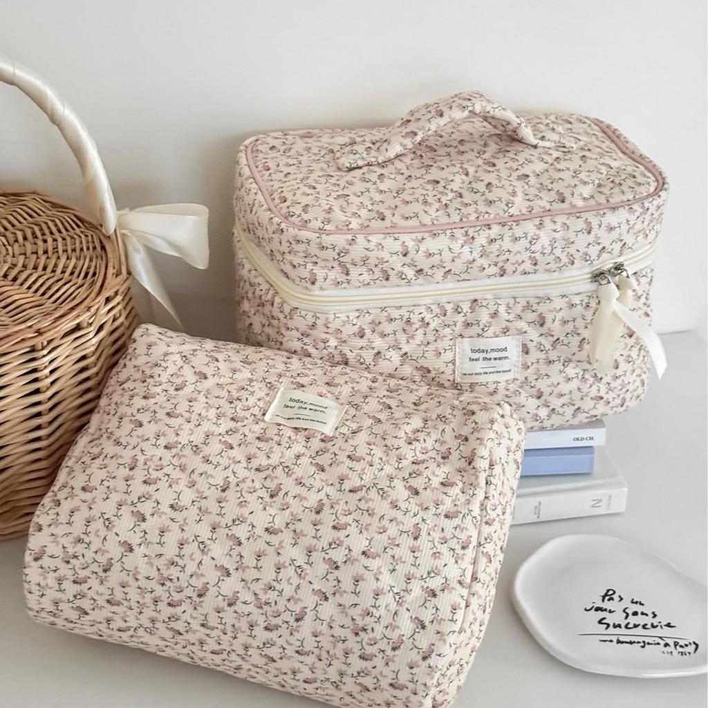Borsa Cosmetica da Viaggio in Velluto a Coste Rosa con Fiori - Multifunzionale e Portatile