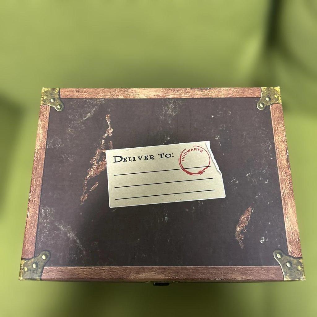 [USED] Harry Potter complete set in special box (trunk-shaped)