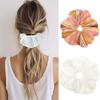 Französisch Weiß Texturiertes Scrunchie Haargummi Dehnbarer Stoff Sanftes Haaraccessoire Für Büro Party Alltag
