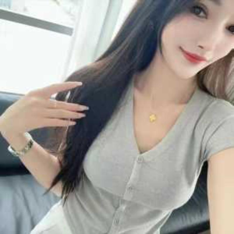 Women's Summer V-neck Short Sleeve Knitwear Slim Button Decorated Casual Top