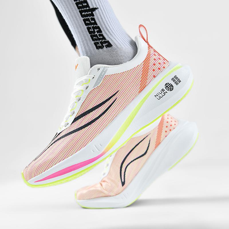 2025 new spring breathable fly-woven couple sneakers men's and women's ultra-light shock-absorbing popcorn soft-soled running shoes