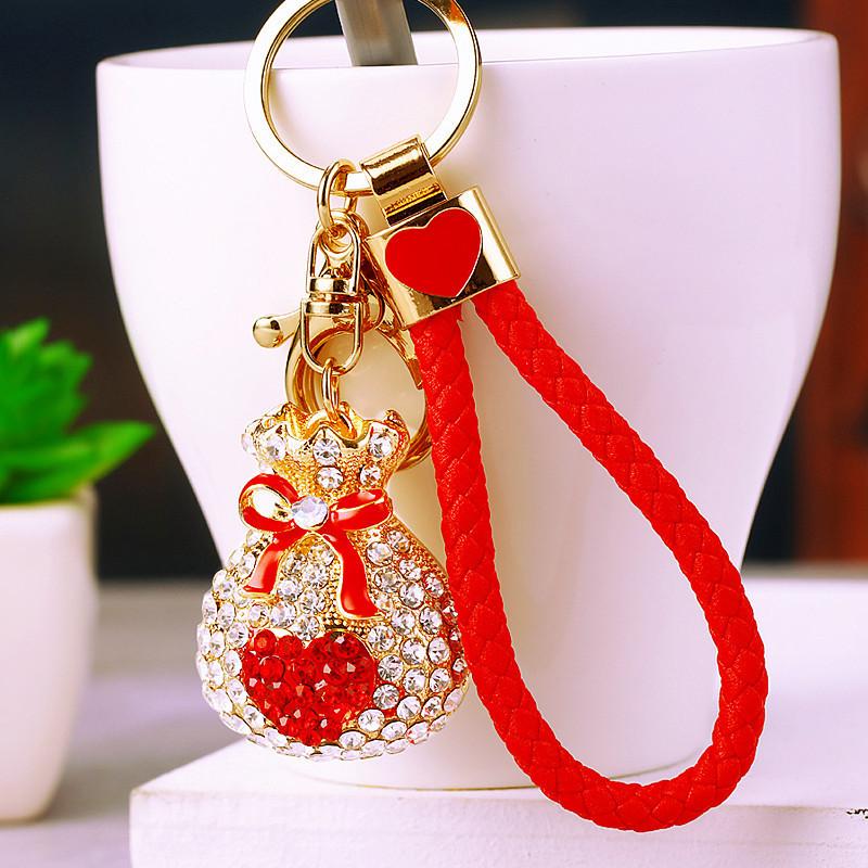 Sparkling Heart Shaped Lucky Charm Keychain For Women Stylish Metal Key Ring Gift