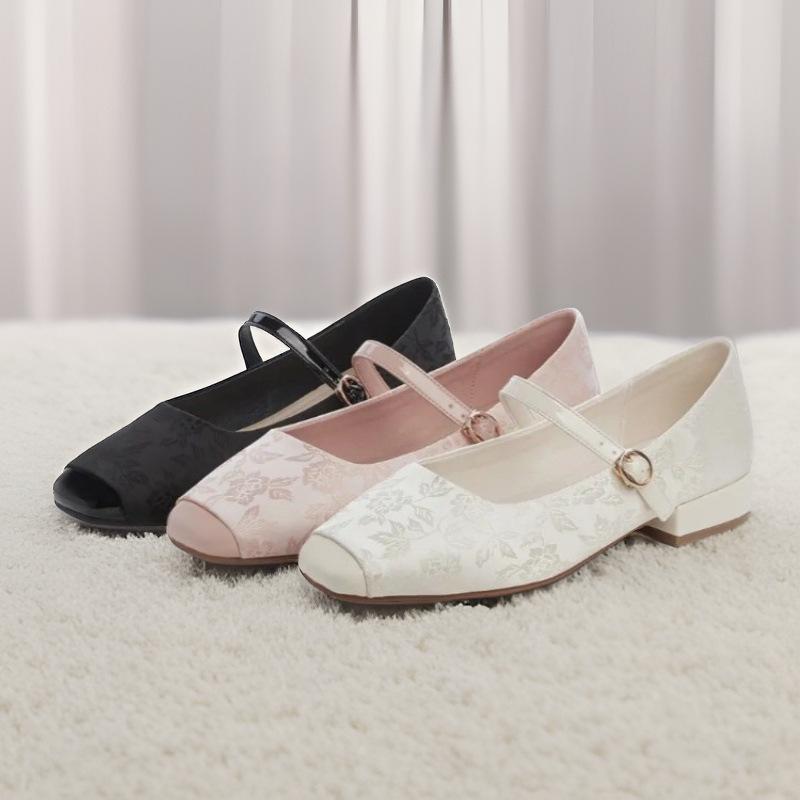 

2024 Autumn Women s Qipao Mary Jane Shoes: National Style, Square Heel, Square Toe, Little Fragrant Style Size 39 (small fit, recommend one size up) чорний