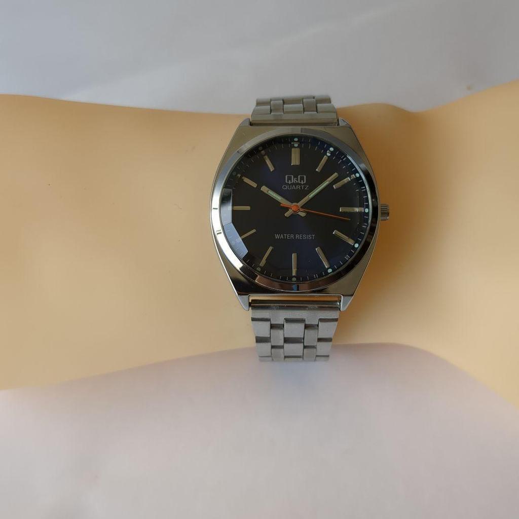 Used Q&Q Watch Cut Glass + Three-Fold Stainless Steel Belt