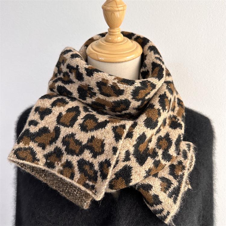 Elegant Women s Leopard Print Wool Blend Scarf - Thick, Warm, Versatile Winter Accessory