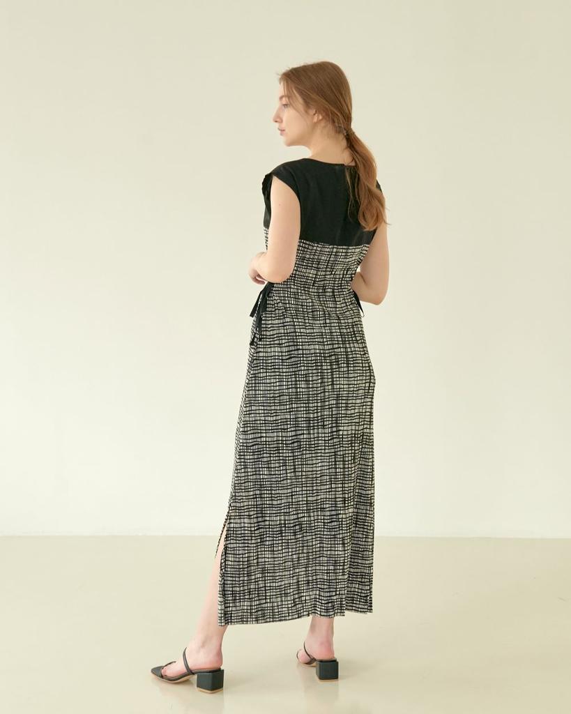 Pinobeullangko Black Ripple Onepiece