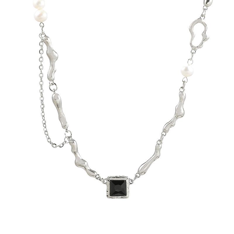 Irregular Patchwork Pearl Necklace - Women's Cold Style Clavicle Chain, High-End Choker with Unique Design