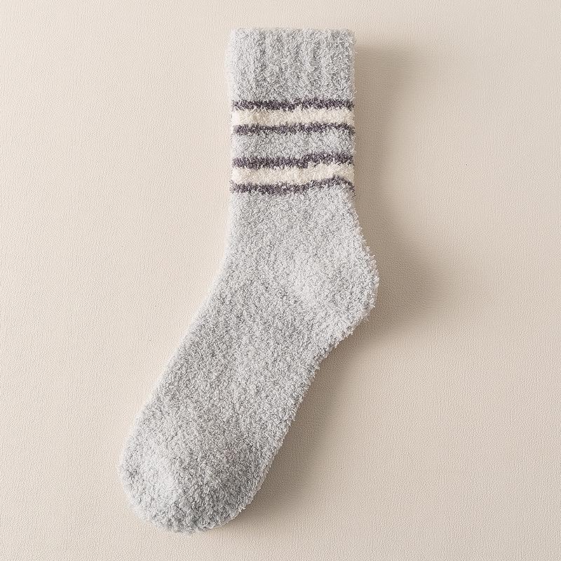Men's Mid-Calf Coral Fleece Socks - Thickened, Velvet-Lined for Autumn/Winter; Ideal for Sleeping and Warm Floors.