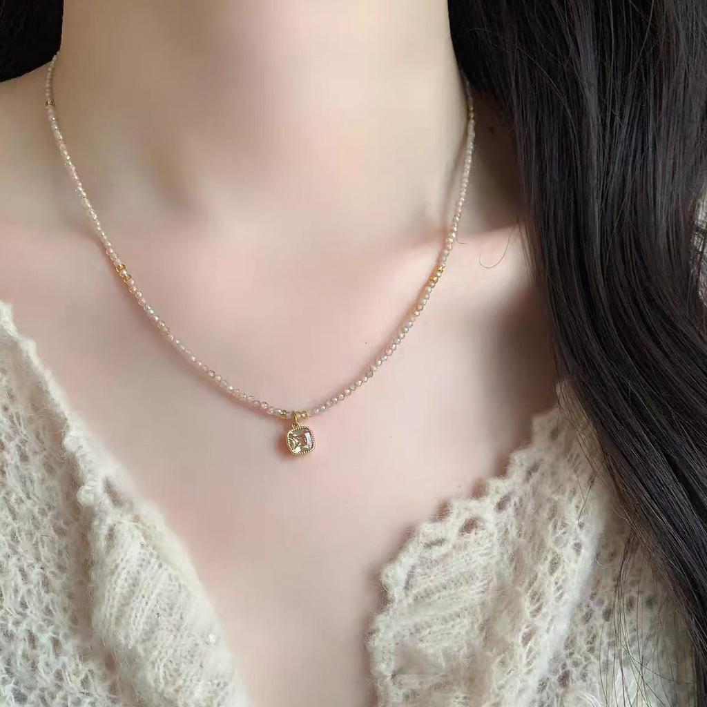 Fresh literary style coffee rock sugar necklace beaded exquisite versatile collarbone chain light luxury high-end fashion simple neck chain